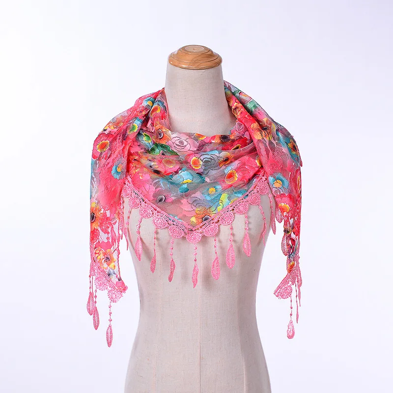 New-Summer-lace-triangle-scarf-Korean-version-of-the-new-lady-hollow-embroidery-fringed-screen-shawl (2)