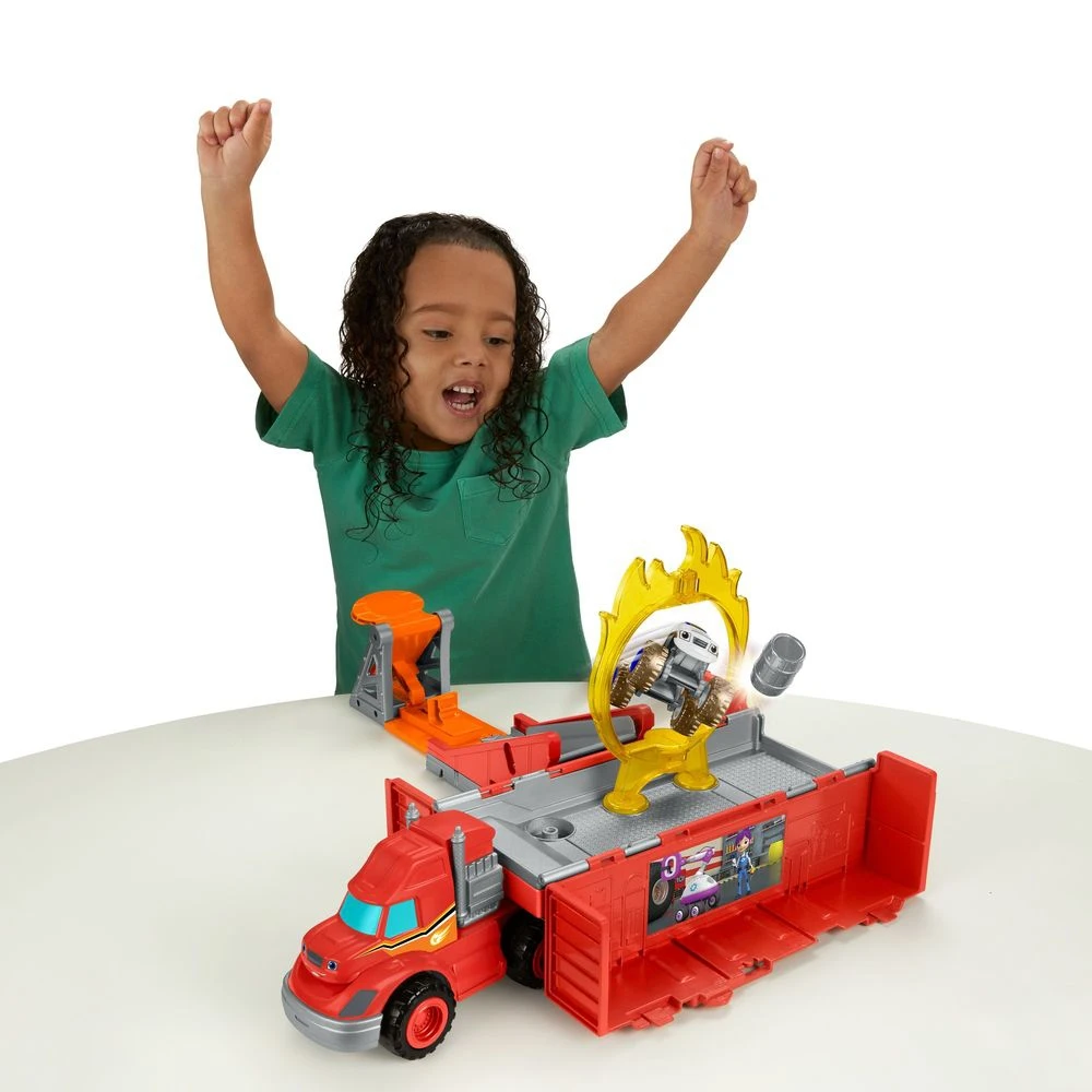 Старт машинок. Игрушка запускать машины. Автомобиль заводится. Запускать машинку как игрушка. Cars 3 mack.