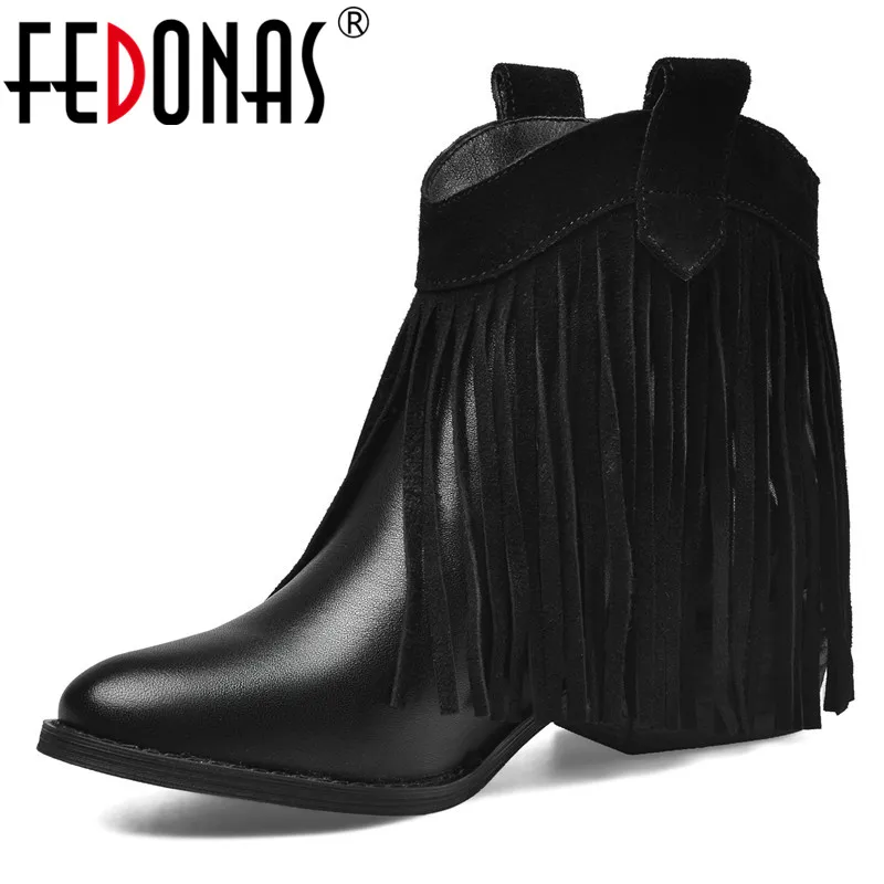 Женские ботинки FEDONAS зимние из натуральной кожи на высоком каблуке с кисточками