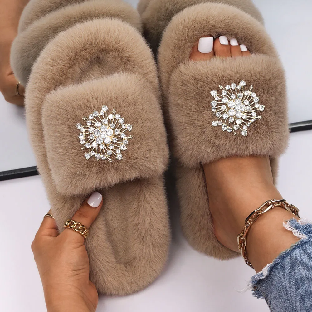 

Luxury Designer Fluffy Slippers Chic Rhinestones Gypsophila Decor Furry Slides Ladies Flip Flops Flat Sandals Women Fur Shoes