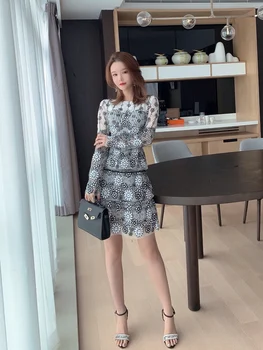

Self-Portrait Long Sleeve Daisy Floral Embroidery Mesh Mini Dress 2020 Spring Women O-Neck High Waist Ruffles Layer Cake Dress