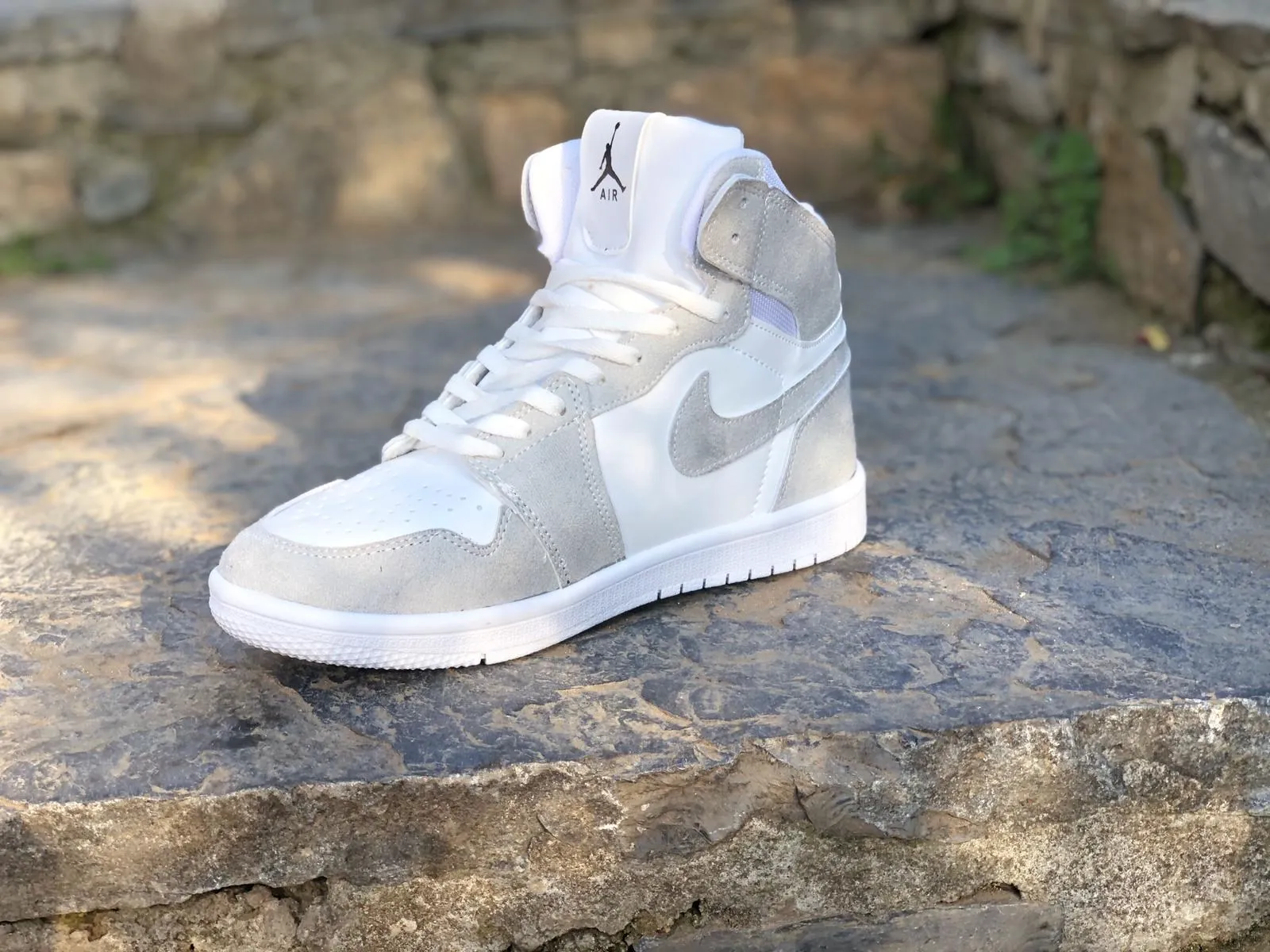 Белый Nike Jordan 1