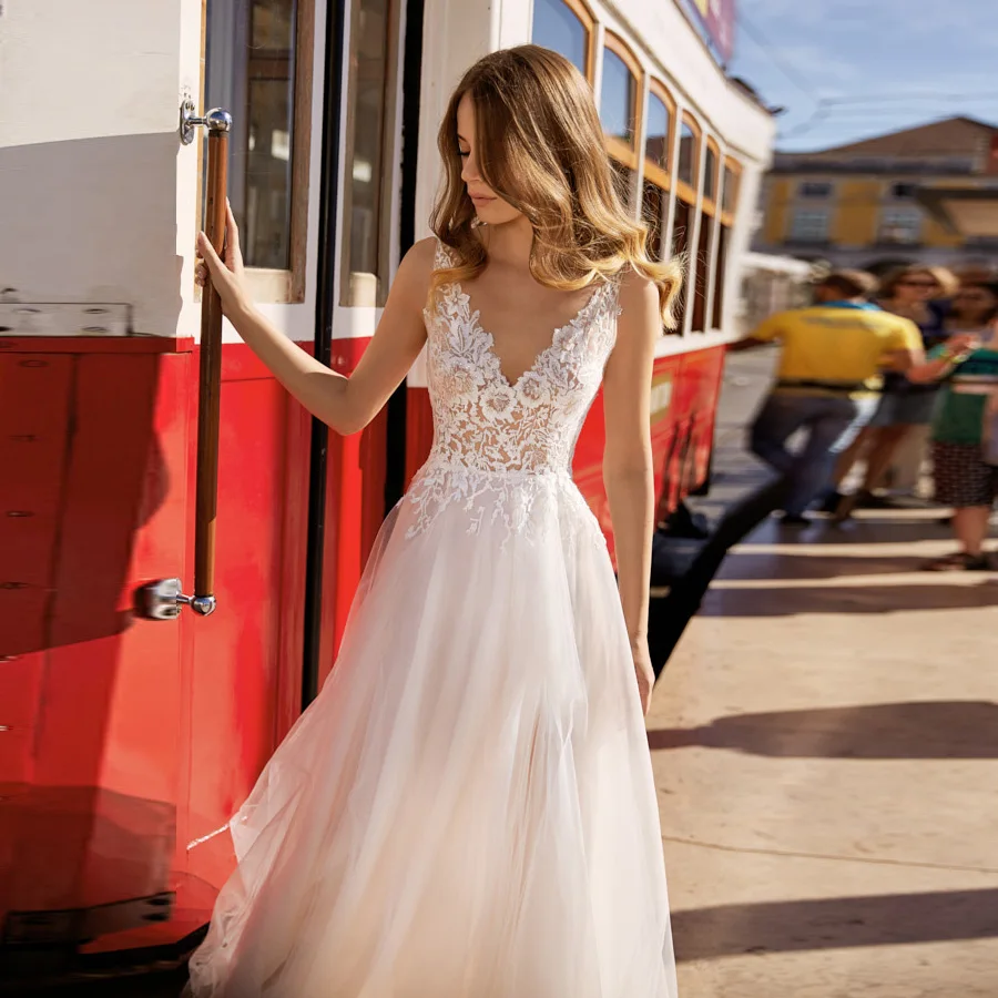 

New Arrival Boho Wedding Dress 2020 Sexy V-neck Sleeveless Illusion Lace A-line Tulle Wedding Dresses Vestido De Novia