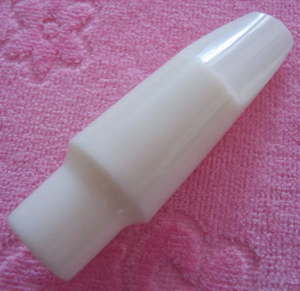

B the tenor saxophone Mouthpiece