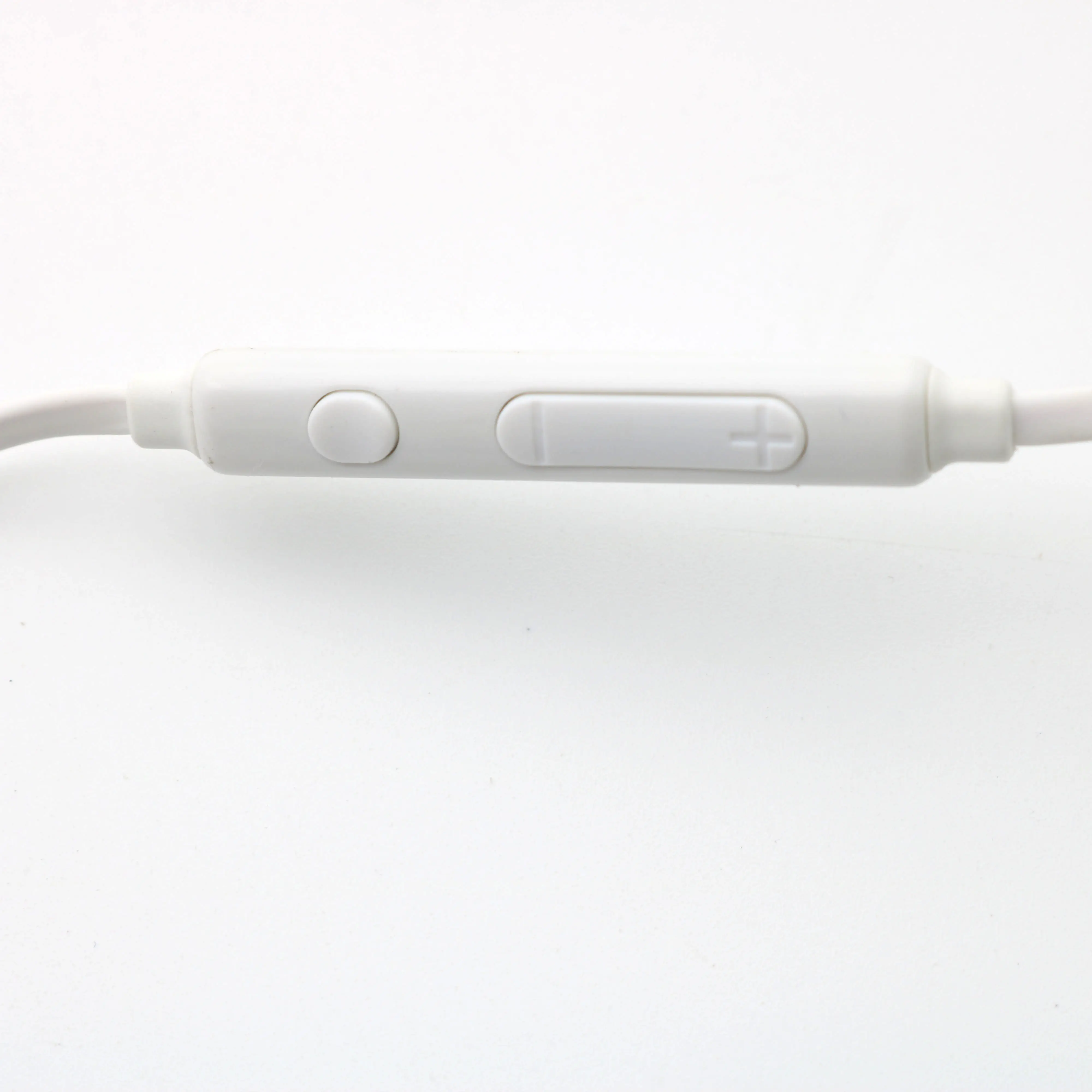 Особенности: Наименование: стереогарнитура Samsung марка: Серия: HS330 / J5 Цвет: белый