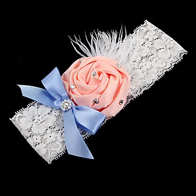 Белый на шнуровке красный синий с цветами бабочка Праздничная