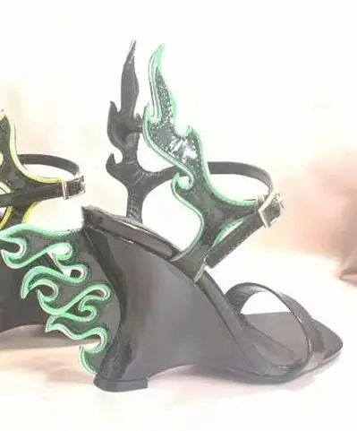black with green Новинка; женские босоножки на танкетке с крыльями пламени; сандалии-гладиаторы на высоком каблуке для подиума; оранжевая Летняя обувь смешанных цветов; женские сандалии - Цвет: black with green