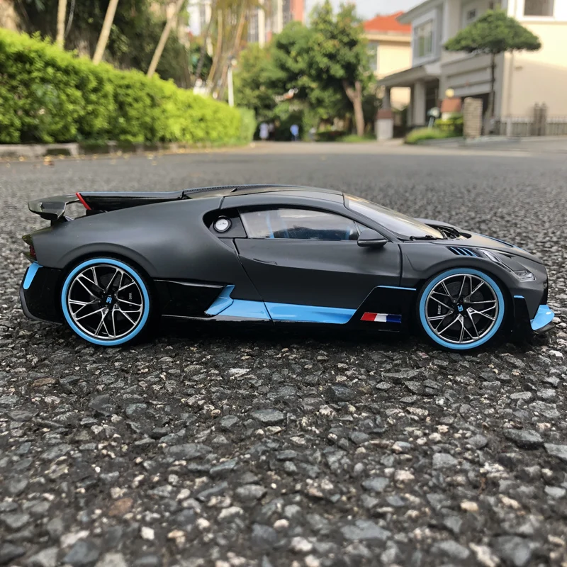 Bburago 1:18 Bugatti чугун Спорт Divo литье под давлением модель гоночный автомобиль в коробке