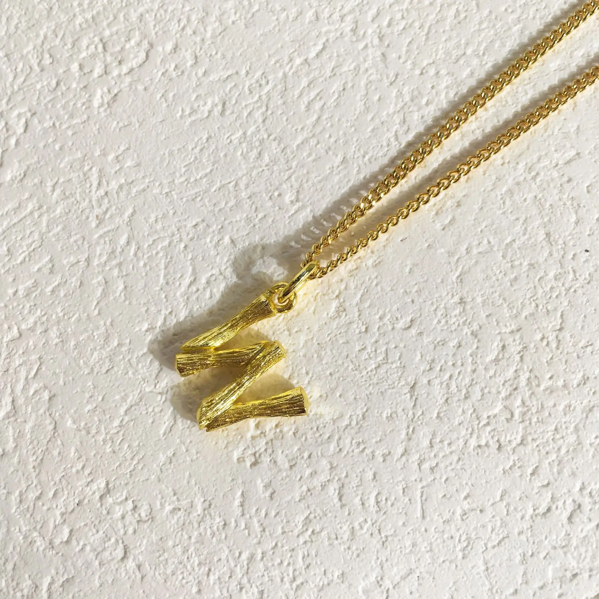 J.hangke Lovers Unisex Highquality brass 26 Letter 1.5cm size Slub Pendant Necklace For Women Love Gold Jewelry Chain Necklace - Окраска металла: W