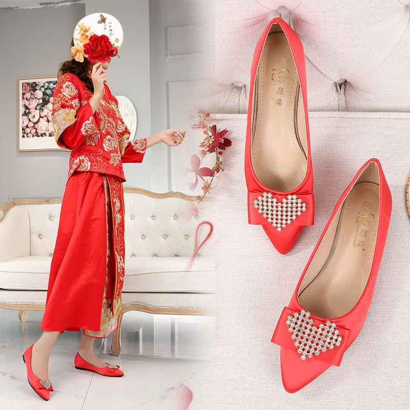 

Chinese Style Marriage Shoes Man-made Diamond Pointed-Toe Large Size Flat Xiu Shoes Bridal Shoes Wedding Shoes Wedding Shoes Wed