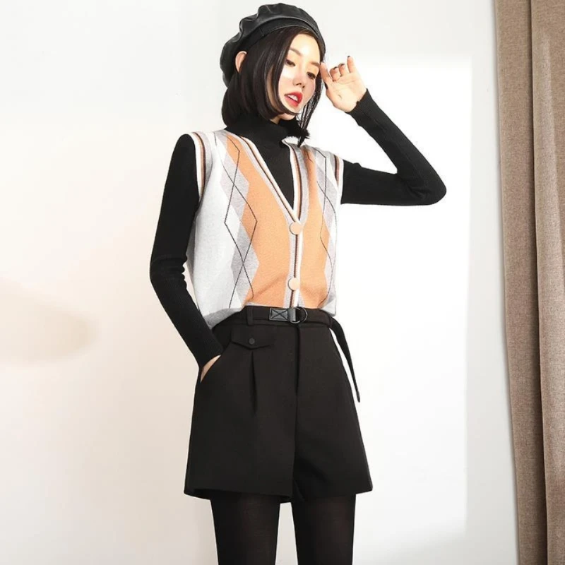 New Autumn Winter Fashion Thin and Warm Woolen Wide Legs Shorts Solid Color Casual Office Lady Five-point Boot Shorts For Women