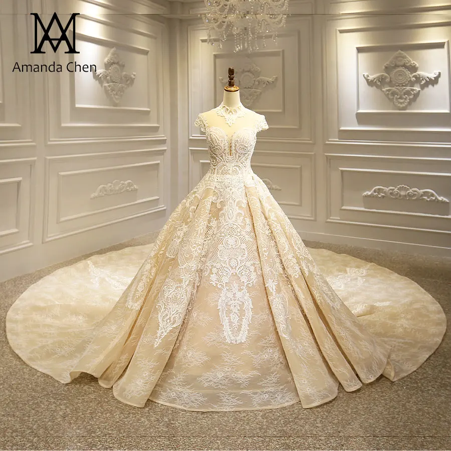 Свадебное платье abito da sposa a sirena с длинным шлейфом и кружевной аппликацией