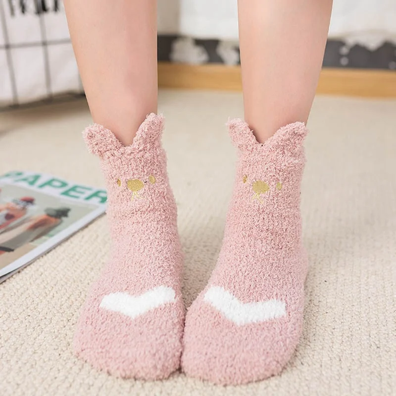 Новинка; женские коралловые носки; бархатные носки с вышивкой; сезон осень-зима; домашние модели с милыми когтями; Дышащие носки-тапочки с ушками для сна
