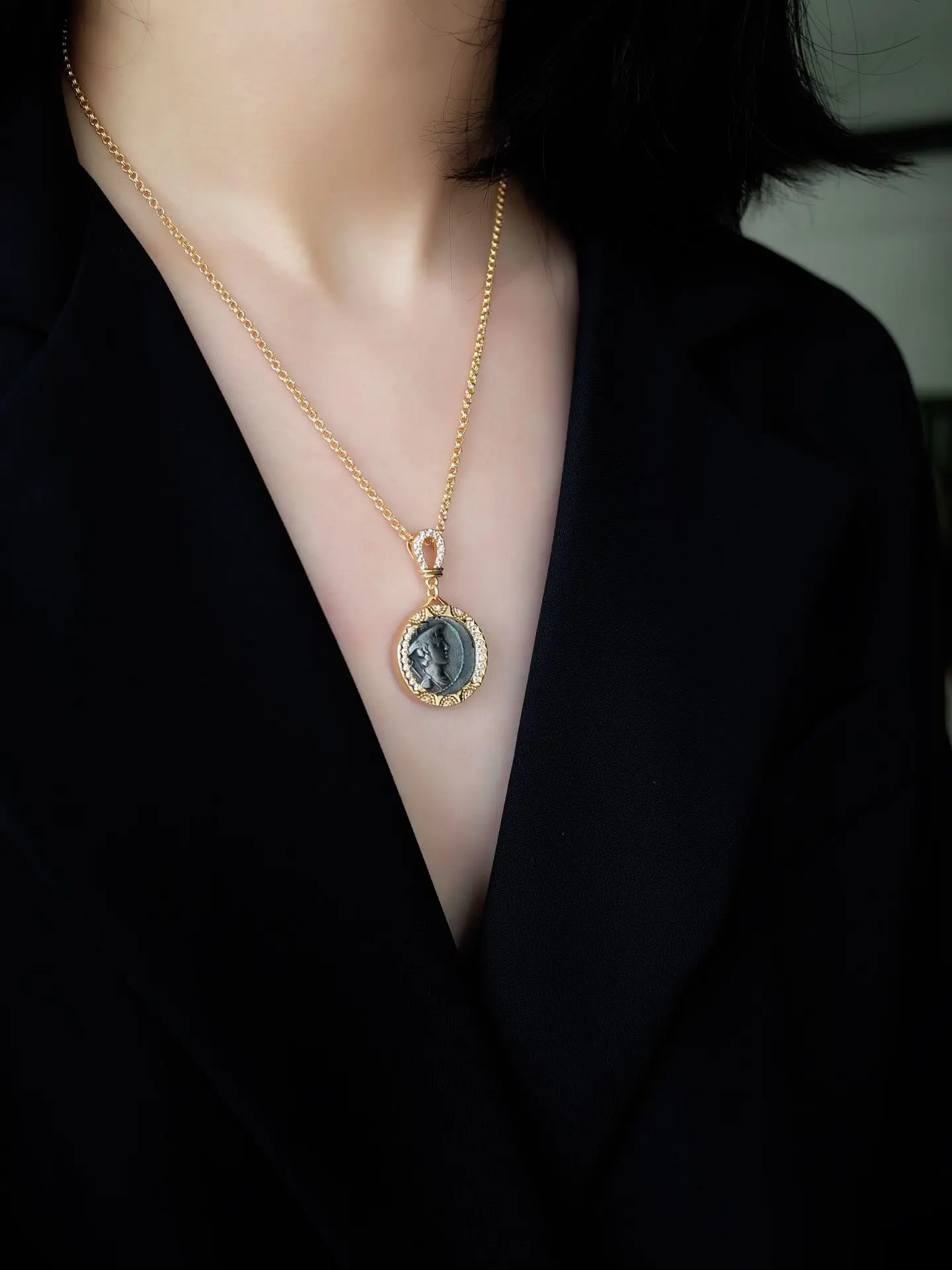 

Ожерелье из серебра в виде старинной римской монеты женское Европейское и американское простое круглое Брендовое новое осенне-зимнее