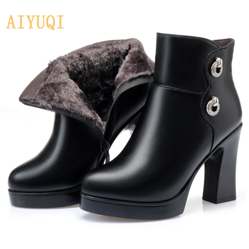 AIYUQI; Новинка года; женские зимние ботинки; Зимние ботильоны на высоком каблуке; женская теплая шерстяная обувь; модные женские ботинки на платформе - Цвет: Black  fluff