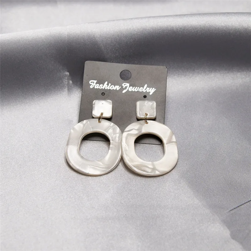 8076968993_873398036