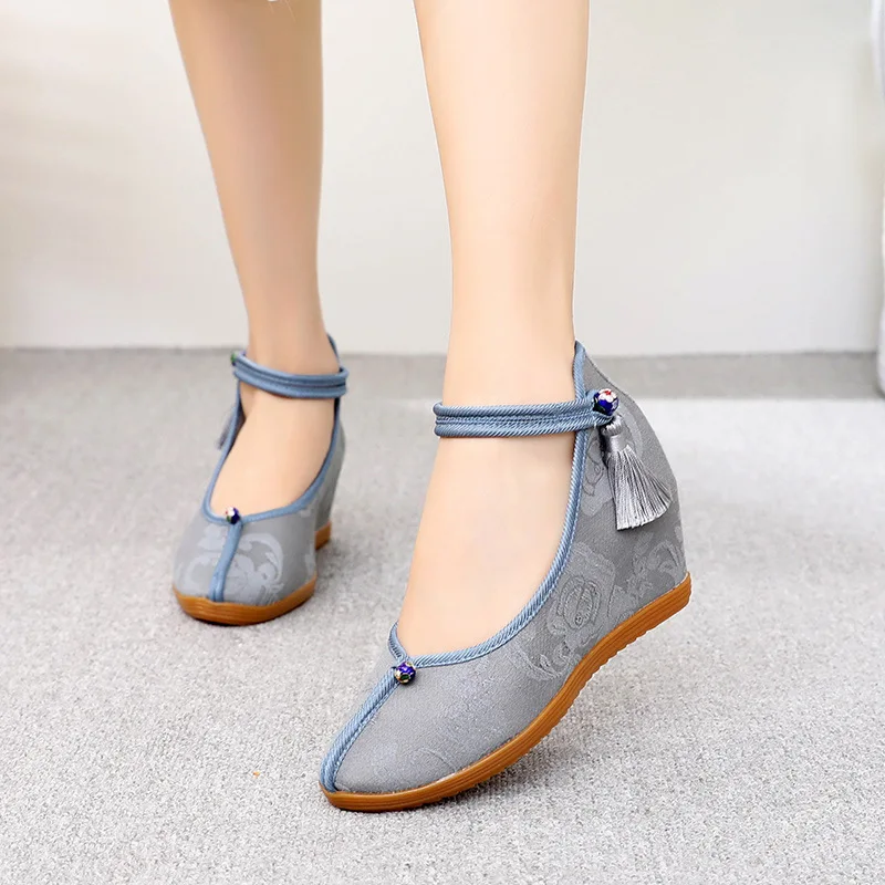 

Old Beijing Cloth Shoes Women High Heels National Wind Embroidered Shoes Retro Elevator Cheongsam Shoes Tassels Chinese-style Da