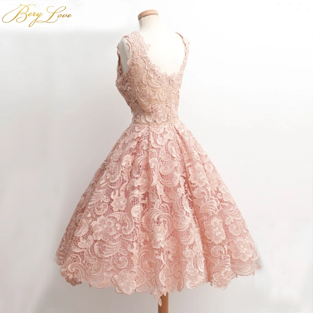 BeryLove Blush Knee Length Homecoming Dresses Short Blush Pink A line Lace vestido curto Open Neckline Short Cocktail Gown