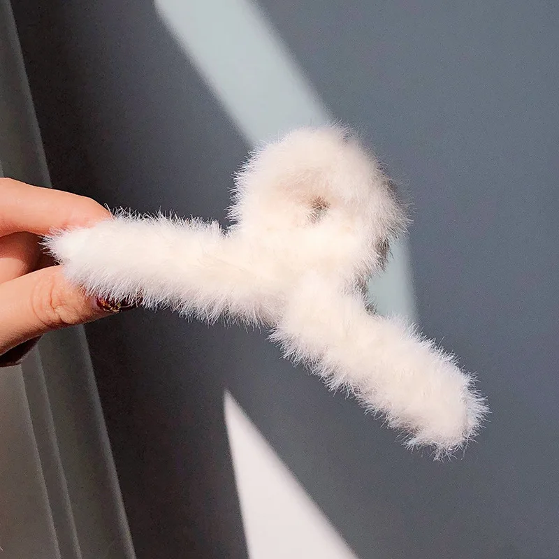 Рисунок 2 - Осенне-зимняя плюшевая заколка для волос