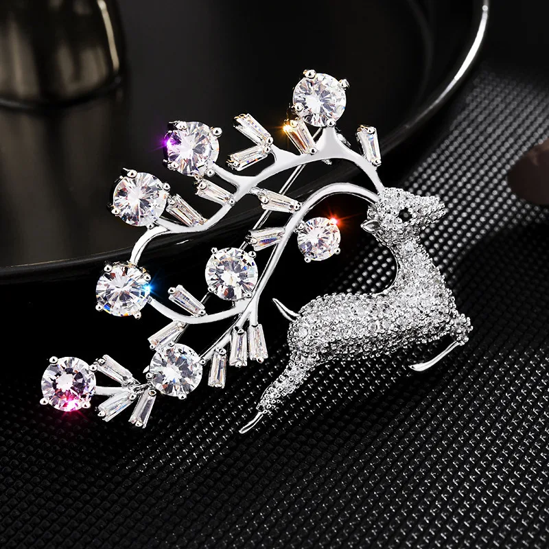 

Exquisite Deer Zircon Brooch Shining Sika Deer Copper Brooch Luxurious Coat Dress Decorative Clasp Pin