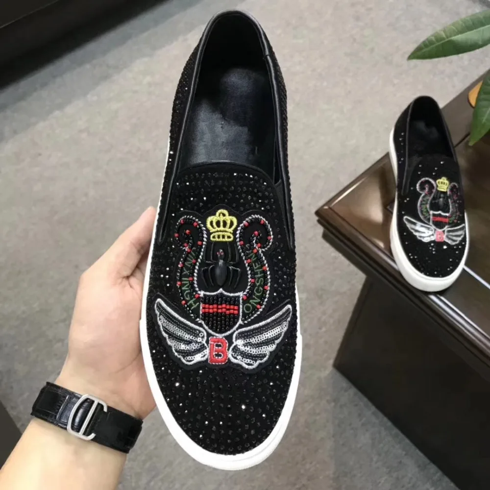 2019 Spring Embroidery Men Shoes Fashion Flats Loafers Black Diamond Rhinestones Men walking shoes Male Comfort Footwear
