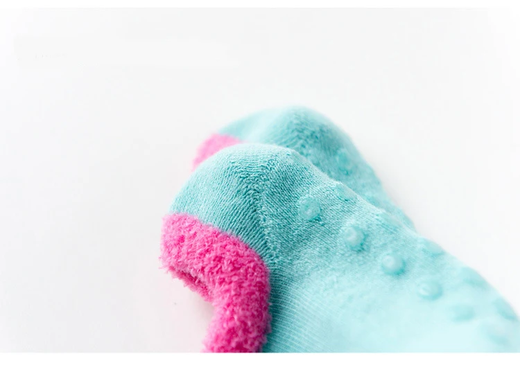 4693660976_1397229597