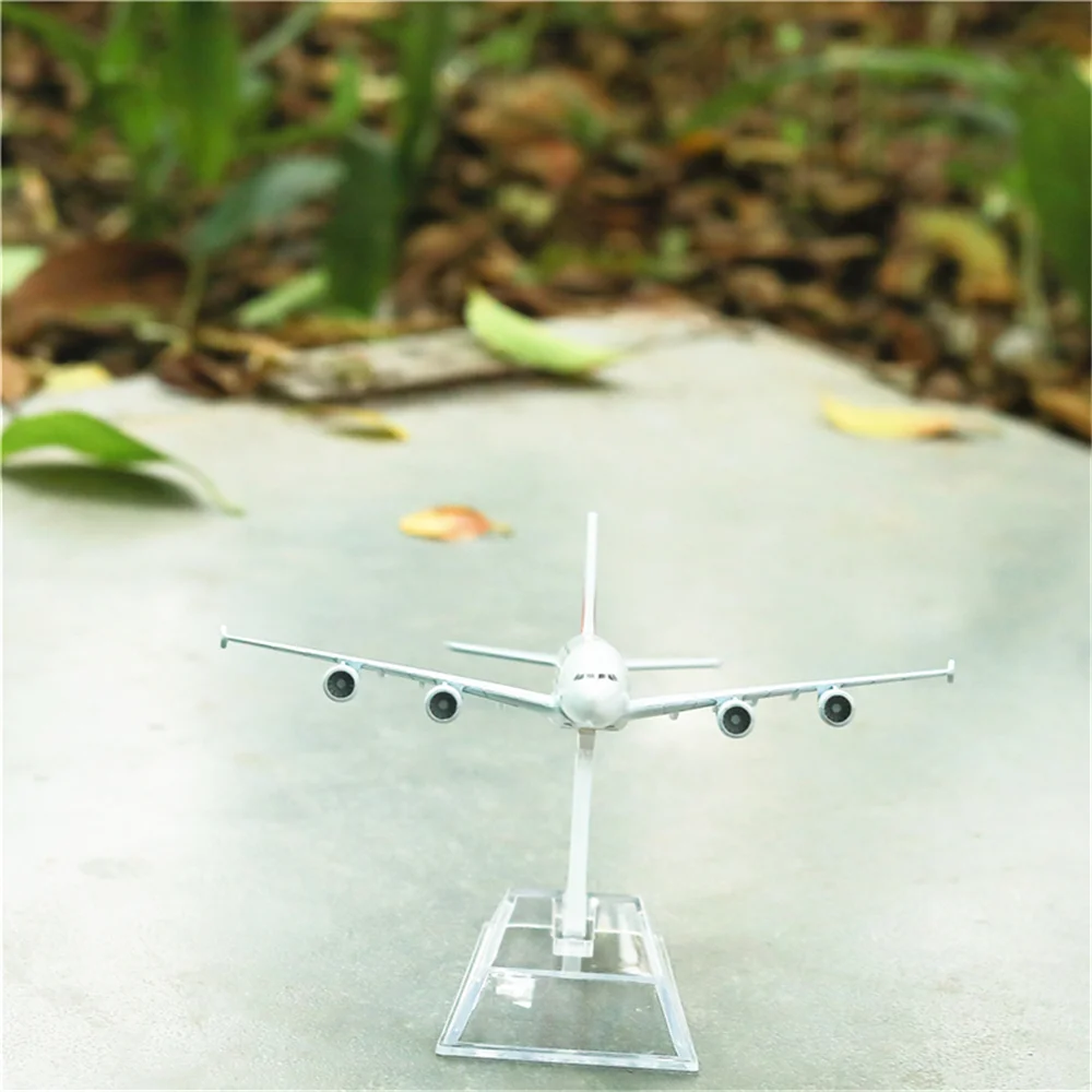 Emirates Airlines A380 Aircraft Model 15cm Alloy Aviation Collectible Diecast Miniature Ornament Souvenir Toys