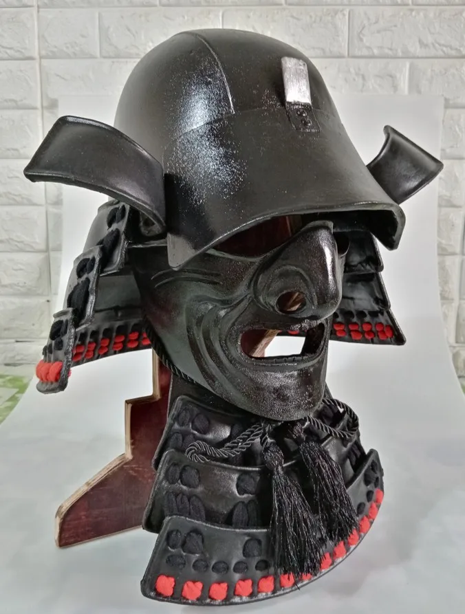 本物の赤黒日本の武士のヘルメット手作りのコスプレヘッドウェア
