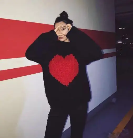 

2022 autumn and winter new fashion pure hand-woven peach heart color thick needle lantern sleeve sweater