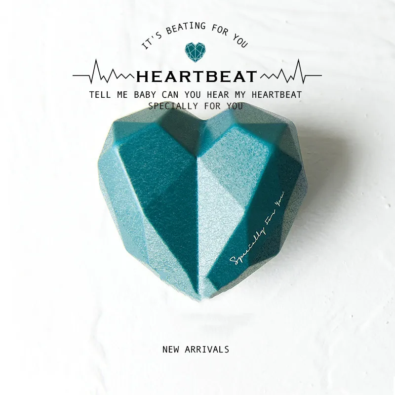 

Creative Love Heart Pattern Wedding Candy Boxes Portable Gift Cases Metal Chocolate Containers Favors Gifts Supplies Tablewares