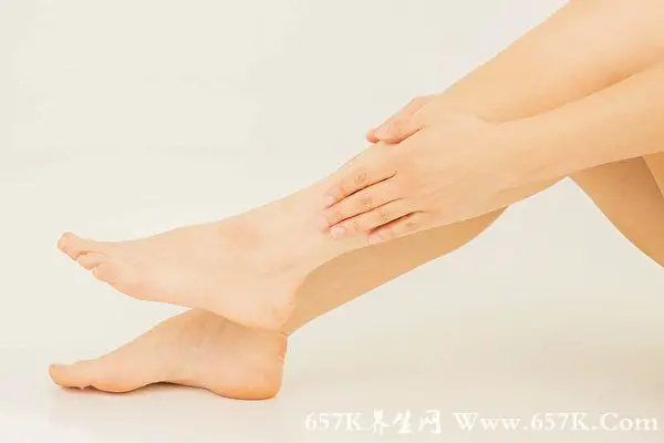 常揉小腿2部位 让脚踝变柔软 防跌倒