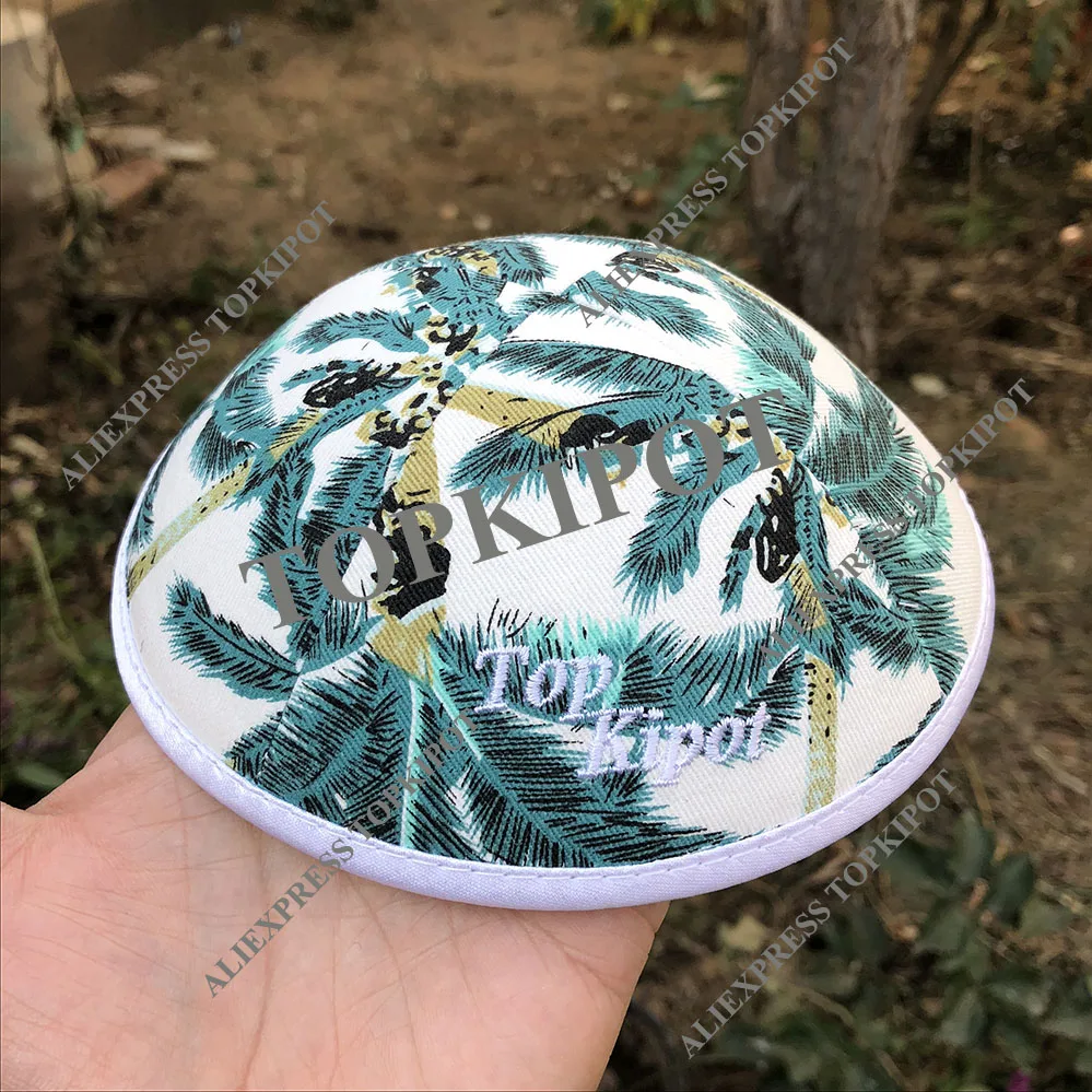 Зеленые листья KIPPA с белой вышивкой TOPKIPOT