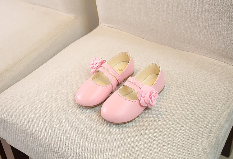 Новинка г.; детская кожаная обувь принцессы с цветочным узором для девочек-подростков; милые тонкие модельные туфли в Корейском стиле для танцев