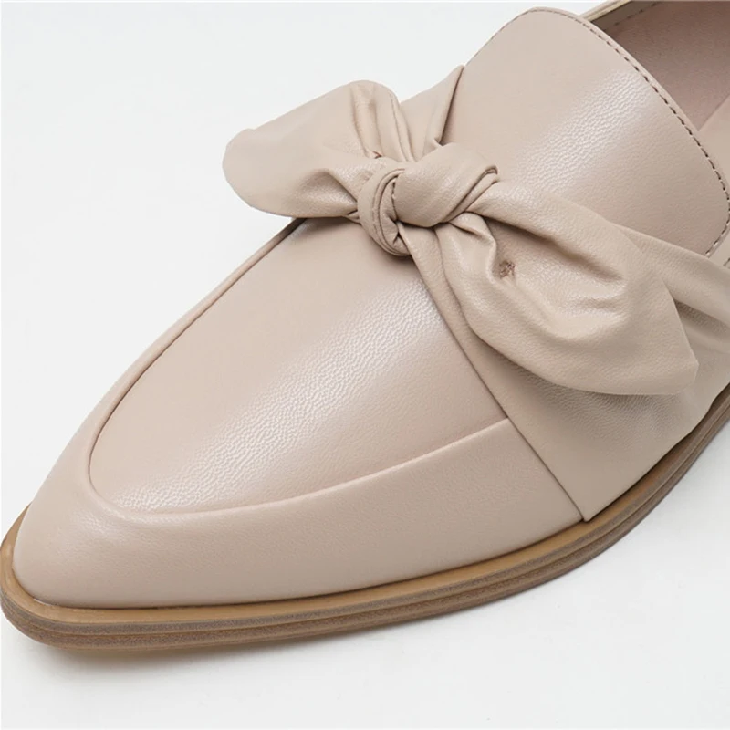 Лоферы женские кожаные с острым носком Демисезонные туфли оксфорды абрикосового