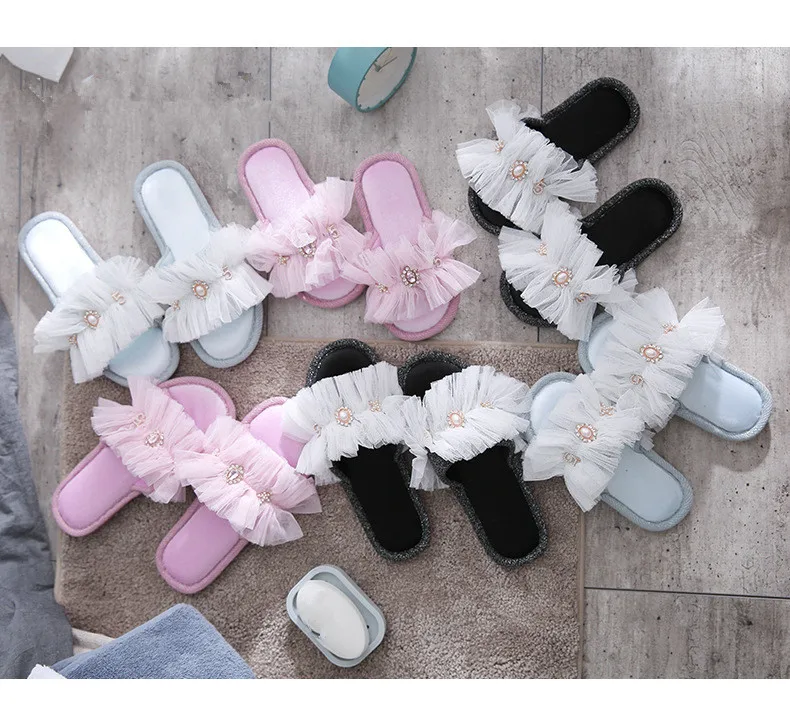 Тапочки для мальчиков и девочек; Осенняя обувь на плоской подошве с кружевными кристаллами; детские Нескользящие домашние модные шлепанцы; вьетнамки на платформе