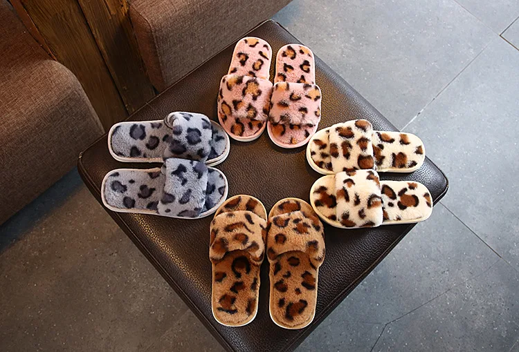 Осенние и зимние тапочки; новые детские хлопковые тапочки; милая детская обувь хлопок; домашние и уличные модные тапочки с леопардовым принтом