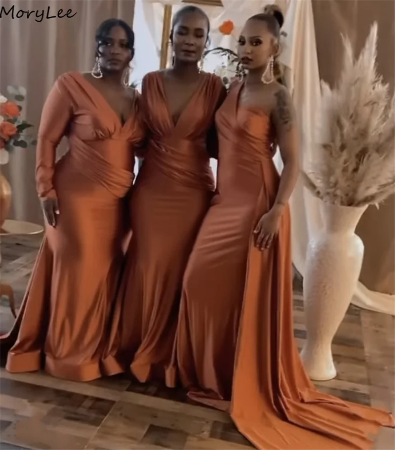 

Gold Bridesmaid Dresses V-Neck Sleeveless Silk Satin Mermaid Wedding Sweep Train Party Bridesmaid Gowns With Lace Up Back