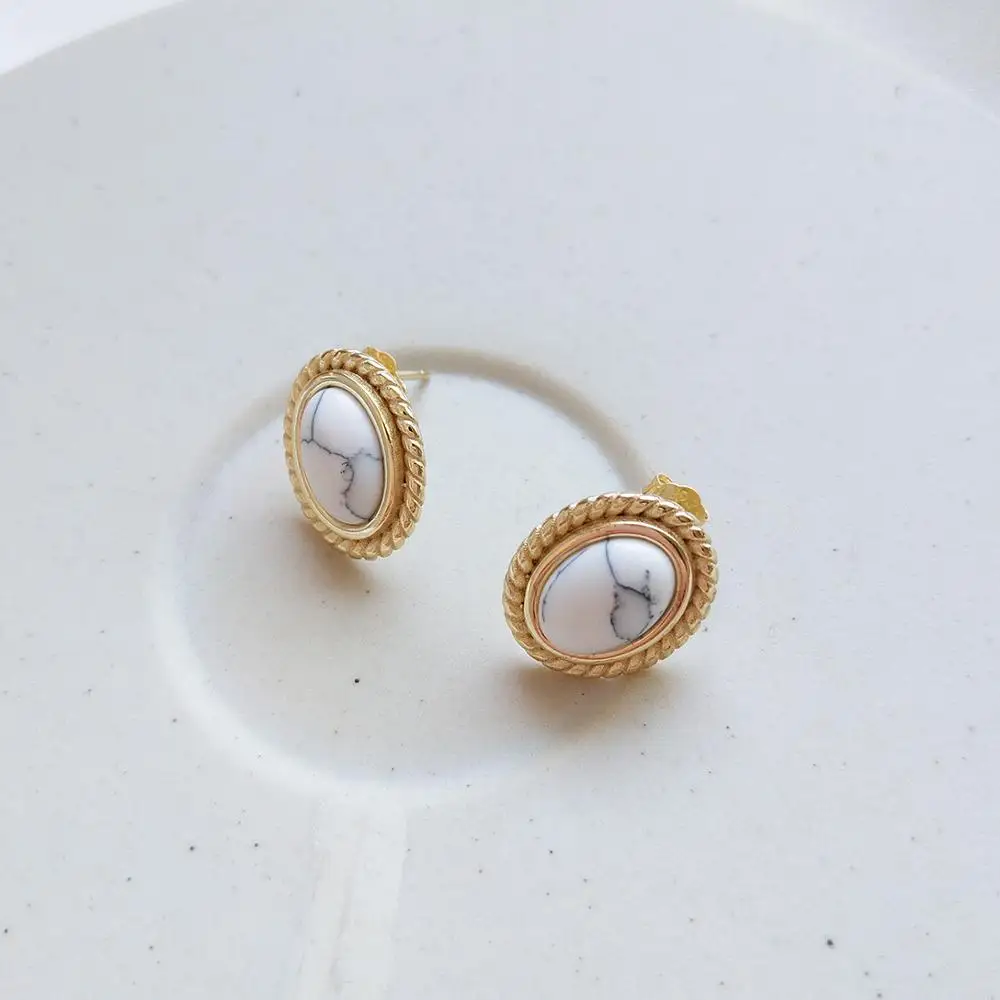 

1pair 100% Authentic 925 Sterling silver White Turquoise Oval shape with twisted pattern Stud Earrings Fine jEWELRY TLE700