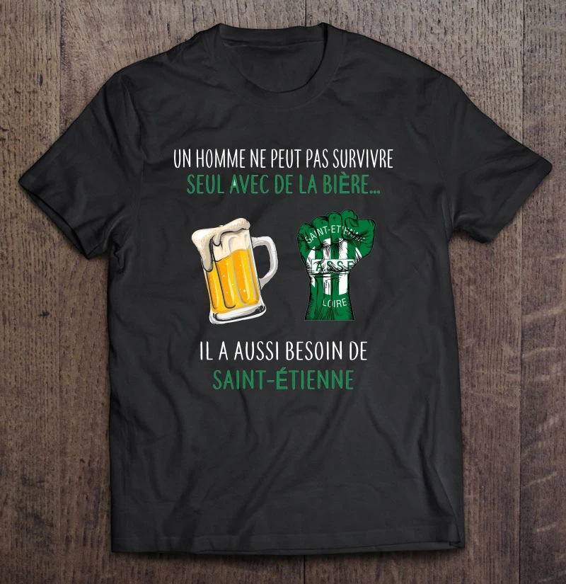 Футболки с принтом «Un Homme Ne Puet Pas Survivre Seul Avec De La Biere Il A Aussi Besoin De St Etienne»