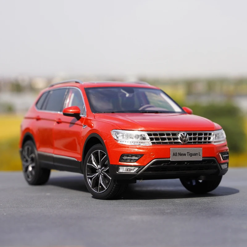 Модель спортивного автомобиля под давлением 1:18 модель TIGUAN L 2017 из сплава детская
