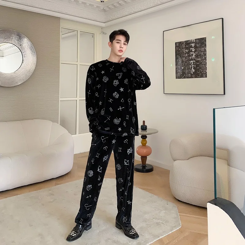 Мужской комплект из 2 предметов футболка и брюки ретро бархатная с длинным