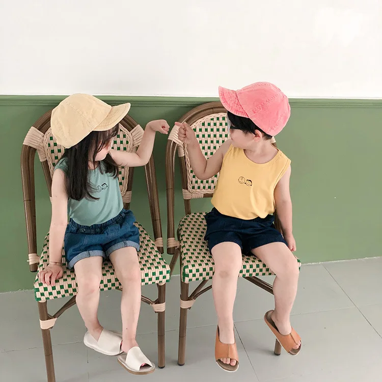 Летний стильный детский жилет футболка без рукавов ярких цветов в Корейском стиле для мальчиков жилет для маленьких девочек