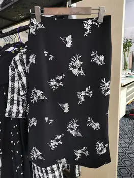 

Black Split Women Midi Skirt High Waist A-line 2020 Ladies Female Laurel Embroidery Skirts Wild Stylish