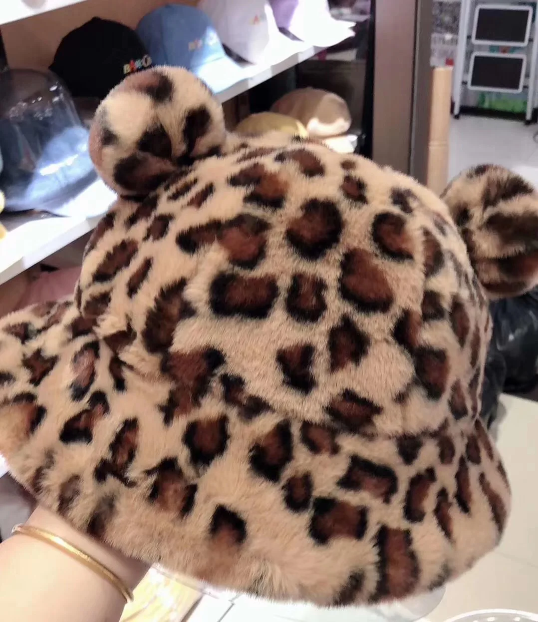 Новая зимняя модная леопардовая шапка с медвежьими ушками, Женская Толстая теплая шапка из искусственного меха для рыбалки, Bob, для девочек, мягкая плюшевая Панама, зимняя шапка