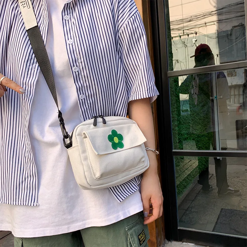 

South Korea sail bu Postman Bag Women's 2019 New Style Fashion Small Flower Tide Ride Street Snap Oblique Bag Online Celebrity C