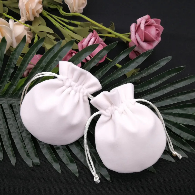 

2019 New Ivory Velvet Bag Jewelry Packing Velvet Drawstring Pouches Gift Bags Can customized Pouch Lipstick Cosmetic Containers