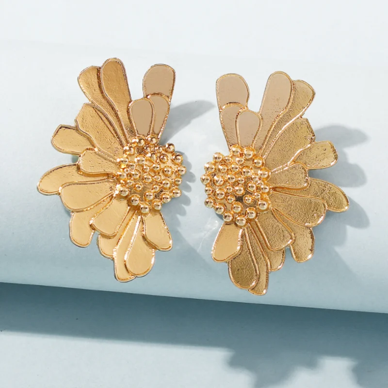 New Product Earrings European And American Retro Alloy Flower Earrings Women Temperament Pattern Flower
