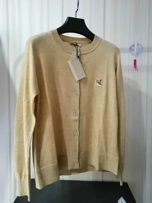 Autumn 2020 New Fox Embroidery Round O Neck Button