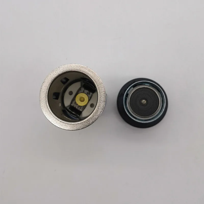 Подходит для Mazda CX-7 EJ06-66-250 прикуривателя
