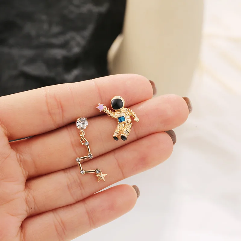 

Creative Asymmetric Rhinestone Big Dipper Star Astronaut Stud Earrings Universe Pick Up Star Earring for Women Girl Jewelry Gift